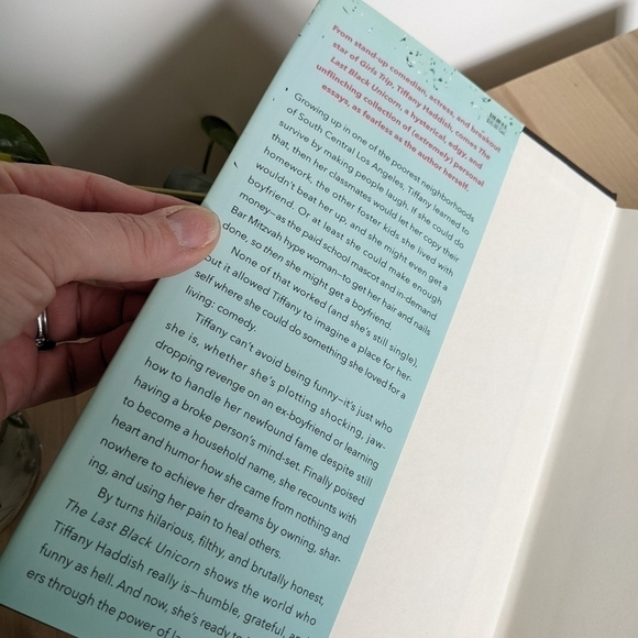 𝅺tiffany Haddish The Last Black Unicorn Book - Picture 2 of 3